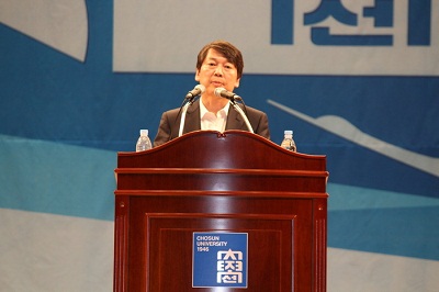 광주 조선대학교에서 강연회를 하는 무소속 안철수 대선후보     ©조성호 