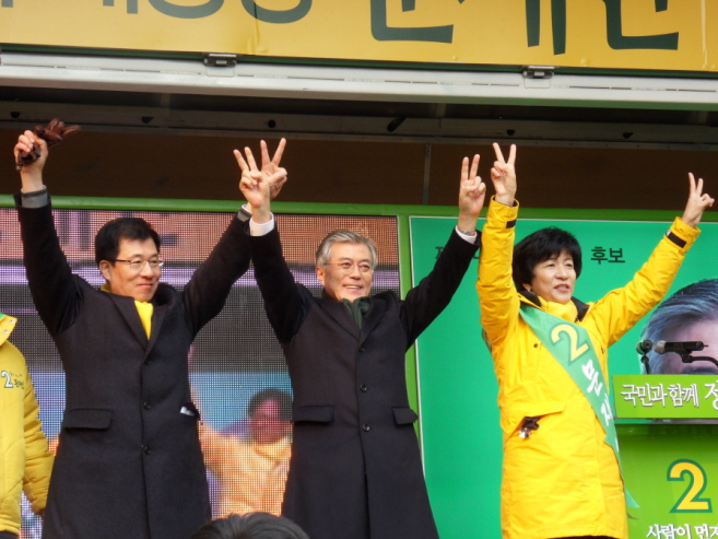 여의도우체국 앞 유세를 함께한 신경민, 김영주 의원