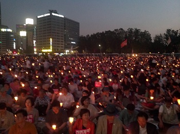 국정원 사건 진상규명과 박근혜 대통령의 책임 있는 사과를 요구하는 집회가 서울광장에서 열렸다.