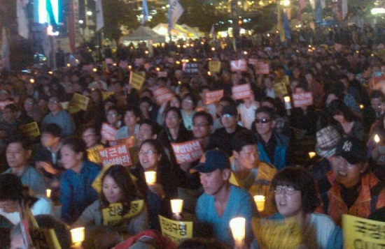 288개 단체로 구성된 시민사회 시국회의가 주최한 국정원 대선불법개입 규탄대회가 시민 5천여명(경찰추산 1천 500명)이 참석한 가운데 서울역 광장에서 열렸다. ⓒ김삼정