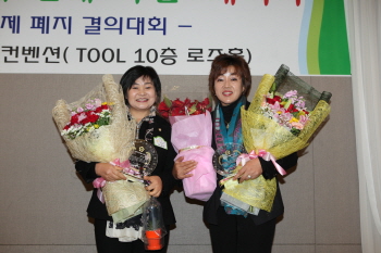 지방의정봉사대상을 수상한 김길자(오른쪽), 오현숙 의원(왼쪽)