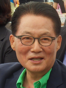 김대중평화센터 신임 부이사장 박지원 의원