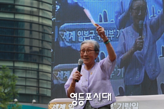 일본군 강제위안부 피해자 김복동 할머니는 “박근혜 대통령이 힘을 써 일본이 하루빨리 공식 사죄와 배상을 하게 해달라고 요구한 피해자 김복동 할머니 