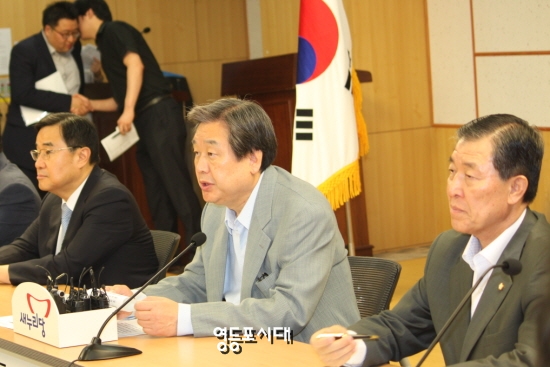 새누리당 김무성 대표(사진 가운데)가 박근혜 대통령이 대국민담화에서 밝힌 노동개혁에 대해 지지한다는 입장을 밝히고 있다 ©영등포시대 