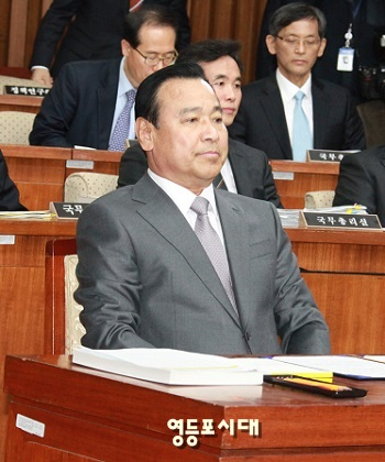 2015년 2월 10일 국회에서 열린 총리 후보자 인사청문회에 참석한 이완구 전 국무총리 ⓒ영등포시대 