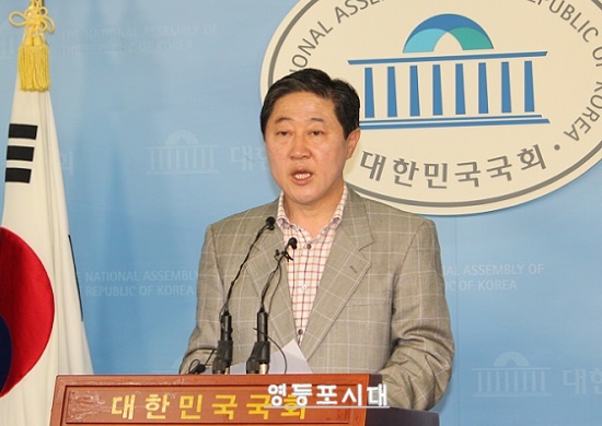 유기준 의원이 5월 1일 국회 기자실에서 새누리당 원내대표 출마를 공식 선언하고 있다. ⓒ영등포시대