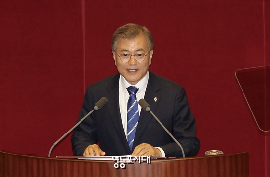 문재인 대통령이 12일 오후 취임 후 국회에서 시정연설 하고 있다. ©영등포시대 