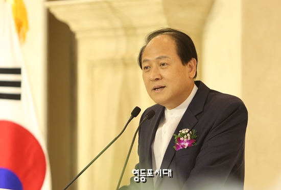 김한중 국민의당 영등포갑 지역위원장이 9월 1일 영등포시대 창간 2주년 기념식에 참석해 축하를 하고 있다. ©영등포시대 