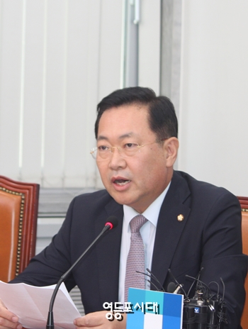 박남춘 최고위원이 북핵에 맞설 자위수단으로 전술핵 재배치가 연일 거론되는 것에 대한 우려를 표명하고 있다. 박강열 기자 
