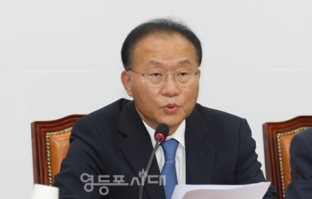 ▲윤재옥 원내대표가 “지금 숨죽이고 있을 범죄자들에게 충고한다”라며 “민주주의 파괴 선거 조작을 기획 실행, 확산한 자들은 이제라도 국민 앞에 진실을 고백하고 수사에 협조하라”라고 말하고 있다. Ⓒ영등포시대