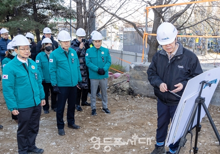 ▲영등포 로터리 고가 철거 공사 현장을 방문한 최호권 영등포구청장/이미지=영등포구 제공