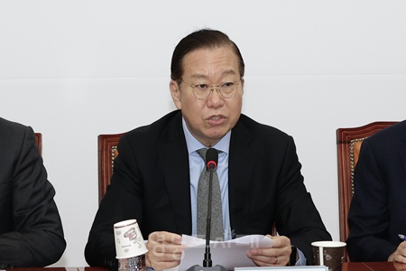 ▲권영세 국민의힘 비대위원장이 24일 서울 여의도 국회에서 열린 최고위원회의에서 발언하고 있다. ©김정현 기자