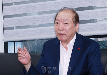 ▲편정수 상인회장이 추석 명철 판매 전략에 관해 설명하고 있다.Ⓒ영등포시대