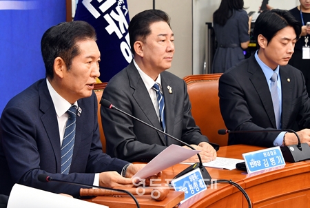 ▲정청래 민주당 대표가 10월 2일 국회에서 열린 최고위원회의 모두 발언에서 “검찰 개혁의 마무리 작업, 사법 개혁안, 가짜 조작 정보로부터 국민의 피해를 구제하는 개혁도 추석 연휴 이후 발표하겠다”라고 밝히고 있다. Ⓒ영등포시대 