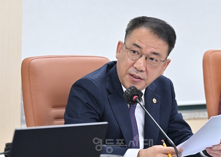 ▲김재진 의원이 제333회 정례회의 2025년 행정사무감사에서 질의를 하고 있다./이미지=서울시의회 제공