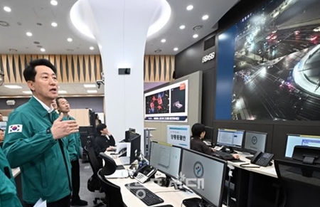 서울종합교통관리센터를 방문한 오세훈 서울시장/이미지=오세훈 서울시장 페이스북 갈무리