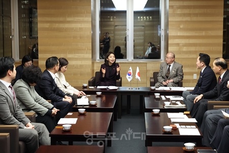 ▲이토 조이치 홋카이도의장과 면담하는 최호정 의장/이미지=서울시의회 제공