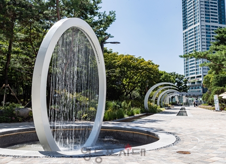 ▲여의도 앙카라 공원 내 물의 정원 조성 모습/이미지=영등포구 제공 