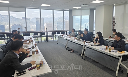 ▲서울시가 4월 15일 중동 사태로 피해를 겪는 기업 관계자들과 현장 간담회를 열고 있다/이미지=서울시 제공 