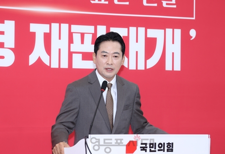 ▲장동혁 국민의힘 대표가 10월 5일 국회에서 현안 관련 기자회견을 열고 전시작전통제권(전작권) 조기 환수 추진, 김지용 중대범죄수사청장 지명과 관련한 여권 내 갈등 등에 대해 강하게 비판하고 있다. ⓒ영등포시대