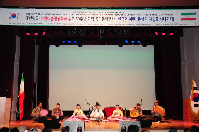 많은 감동을 준 강동렬, 임순복 대한명인과 ‘다르바그’ 공연단의 협연     