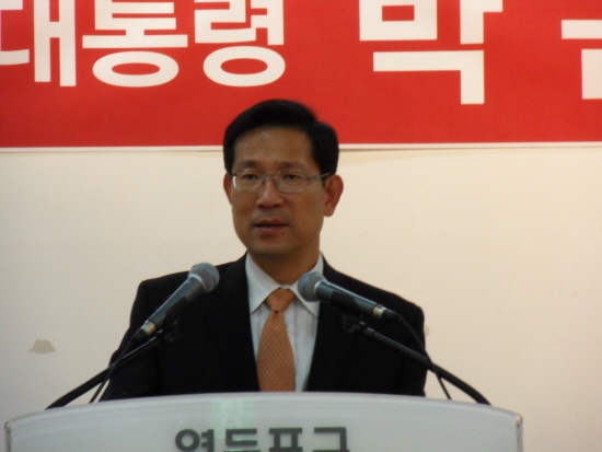 연설하는 새누리당 박선규 위원장