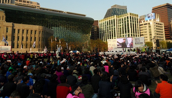 서울광장을 가득 메운 시민들