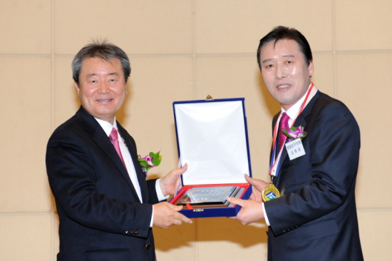 기초의원 부문 의정대상을 수상한 영등포구의회 김화영 의원