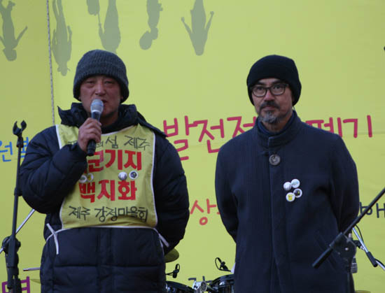 강정마을 강동균 회장과, 쌍용자동차 김정우 지부장    &copy;  김아름내