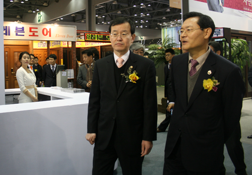 ▲  왼쪽, 국토해양부 한만희 차관   &copy; 김아름내