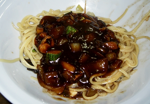 ▲ 물짜장 면발과 볶은 짜장. 먹는 즐거움이 배가된다.     &copy;조종안 