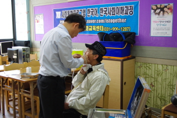 다문화가족 구강검진 치과치료 (한국가족상담연구소 사진제공)