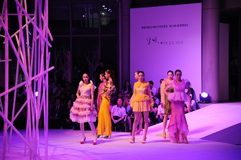 ‘날씨, 패션의 꽃을 피우다‘ 패션쇼