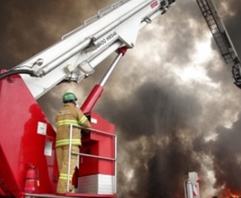 굴절차를 활용한 화재진압 장면