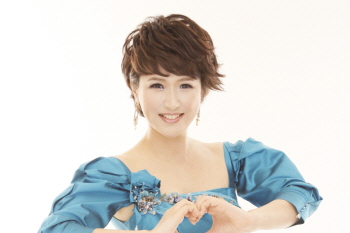  노 개런티로 어르신을 위한 ‘효 콘서트’에 출연하는 가수 김용림