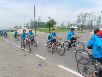 2012년 10월 청소년가족 자전거 캠프 모습(사진제공 영등포구청)