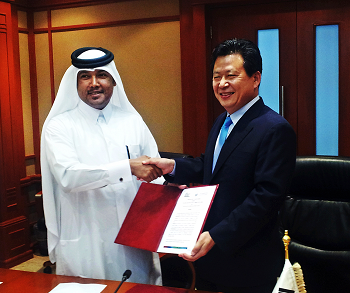 이일수 기상청장(오른쪽)과 아흐메드 모하메드 기상청장(왼쪽)이 양해각서 체결