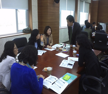 분임별 토론 장면