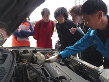여성운자를 위한 자동차 교실(2012) &copy;영등포구청 