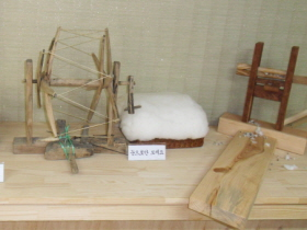 목화마을 체험관실 전시되어 있는 방적기구(영등포시대 DB)