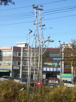 문래동 사거리에 설치된 솟대 &copy;김항서 