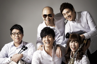 루이스 앤 프랜즈 콘서트가 포니정홀에서 열린다. (&copy; 홀로하)