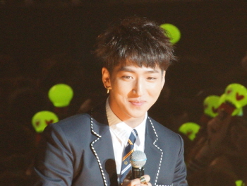 그룹 B1A4가 세 번째 단독콘서트 더 클래스를 개최하며 어려운 환경의 공부방 친구들을 위한 기부 부스를 통해 콘서트의 감동과 함께 팬들과 함께하는 새로운 공연과 기부문화를 선보였다. (&copy;홀로하)