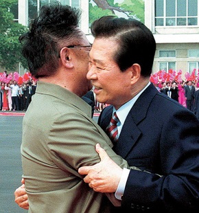 김대중 대통령 김정일 위원장 환송(2000.6.15. 평양 순안공항)  &copy;dj-korea.com