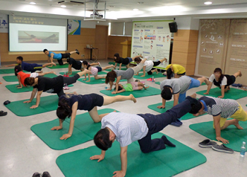 ‘바른자세 튼튼허리 체조교실’