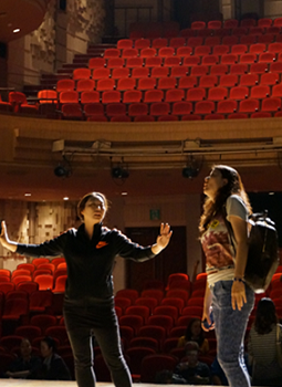  좋아서 예술동아리페스티벌, 시민동아리 세종문화회관 M씨어터 무대 답사모습 &copy;서울문화재단