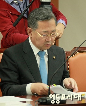 정기통신 압수수색 증가는 공권력 남용을 여실히 보여주는 것이라고 주장한 새정치민주연합 박남춘 의원  Ⓒ안영혁 기자