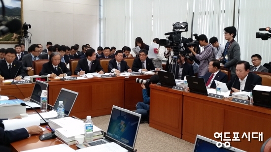 15일(수) 오전 국회에서 농림축산식품 해양수산위원회 국정감사가 열렸다. &copy;안영혁 기자 