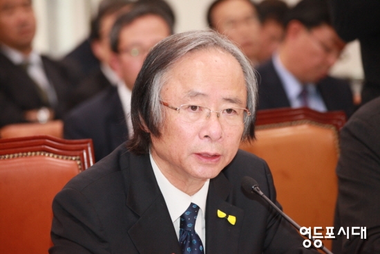 이주영 해수부 장관은 실종자 수색작업은 며칠 안에 완결된다고 밝혔다. &copy;안영혁 기자 