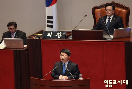 통합진보당 오병윤 원내대표가 비교섭단체 대표 연설을 하고 있다.  Ⓒ안영혁 기자